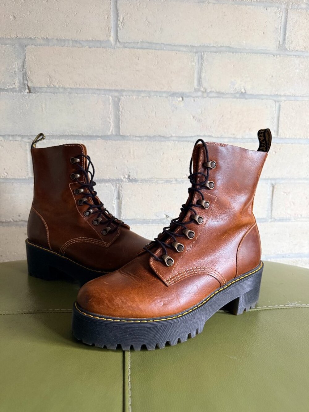 Dr. Martens Leona butterscotch heeled boot size US W 11 / UK 9 GUC
